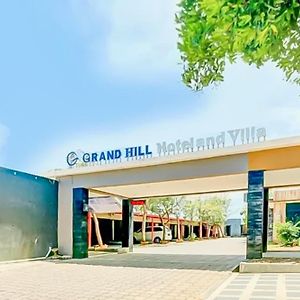 Grand Hills Hotel Near Ketapang Banyuwangi Mitra Reddoorz